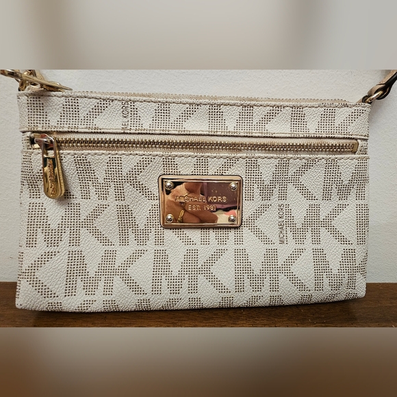 Michael Kors Cream Monogram Shoulder Bag - Picture 6 of 15